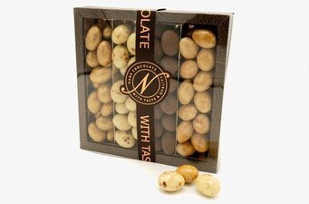 Ask Fyra Smaker från Narr Chocolate i elegant förpackning