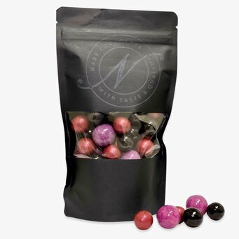 Lakritspåsen från Narr Chocolate med färgglada lakritsbollar