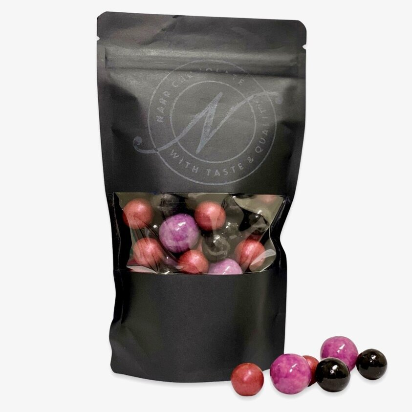 Lakritspåsen från Narr Chocolate med färgglada lakritsbollar