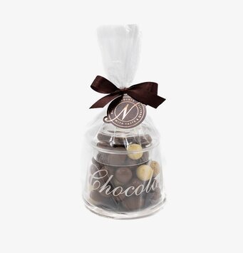 Bjudskål från Narr Chocolate fylld med olika chokladbitar