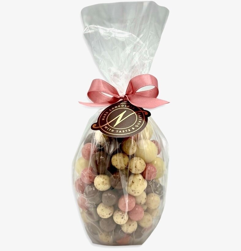 Påskägg Crisp från Narr Chocolate i cellofanpåse med rosett