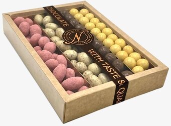 Ask Fyra Smaker Lång från Narr Chocolate, fyra chokladtyper