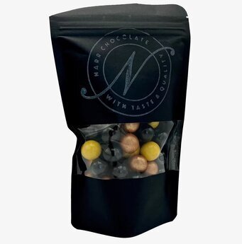 Foto: Svart återförslutningsbar godispåse med fönster